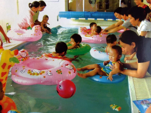 婴幼儿水育游泳池